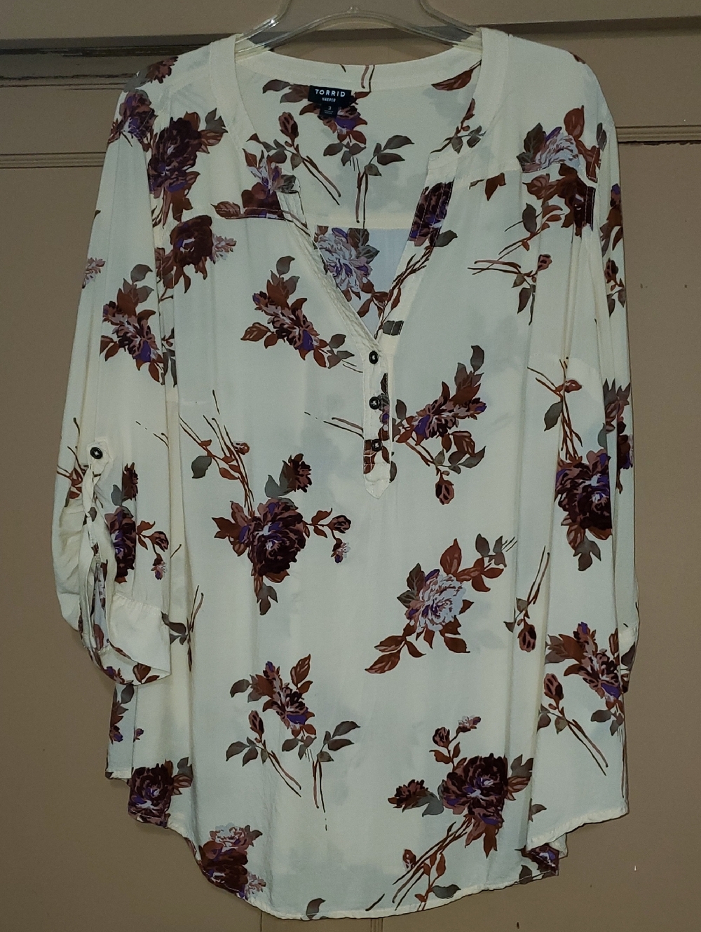 Torrid Women's Harper Floral Print Beige Cream Split Neck Hi-Low Blouse